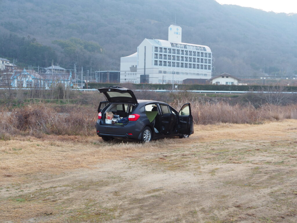 【手軽に始める】車中泊に必須・おすすめアイテムと注意事項を紹介